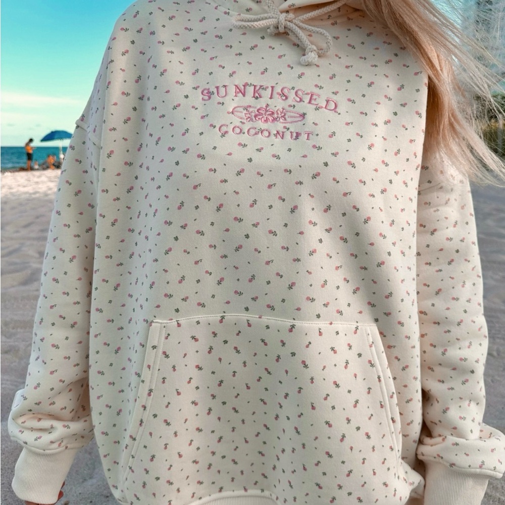 Sunkissed Coconut Toasted Cream Roses Hoodie with Embroidered Logo XL New - Picture 5 of 10